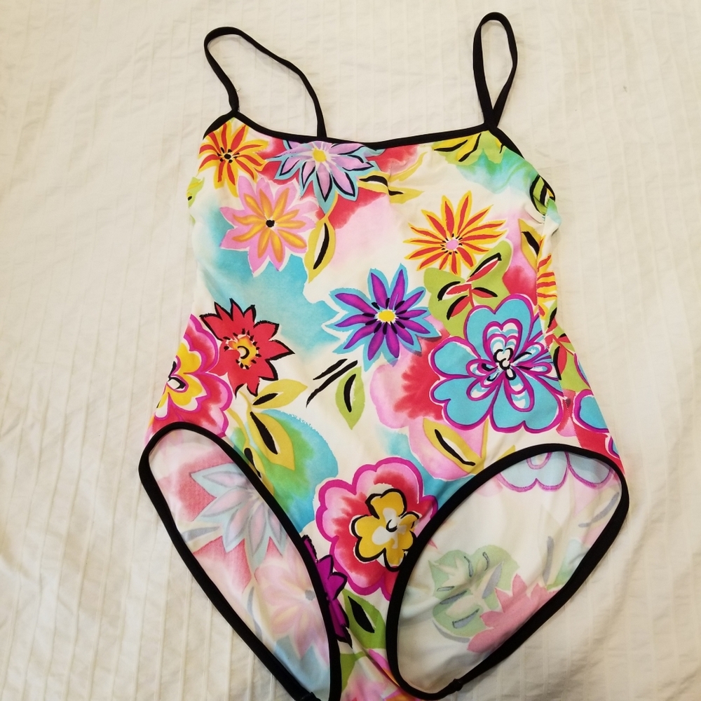 Vintage Adrienne Vittadini 1pc swimsuit.